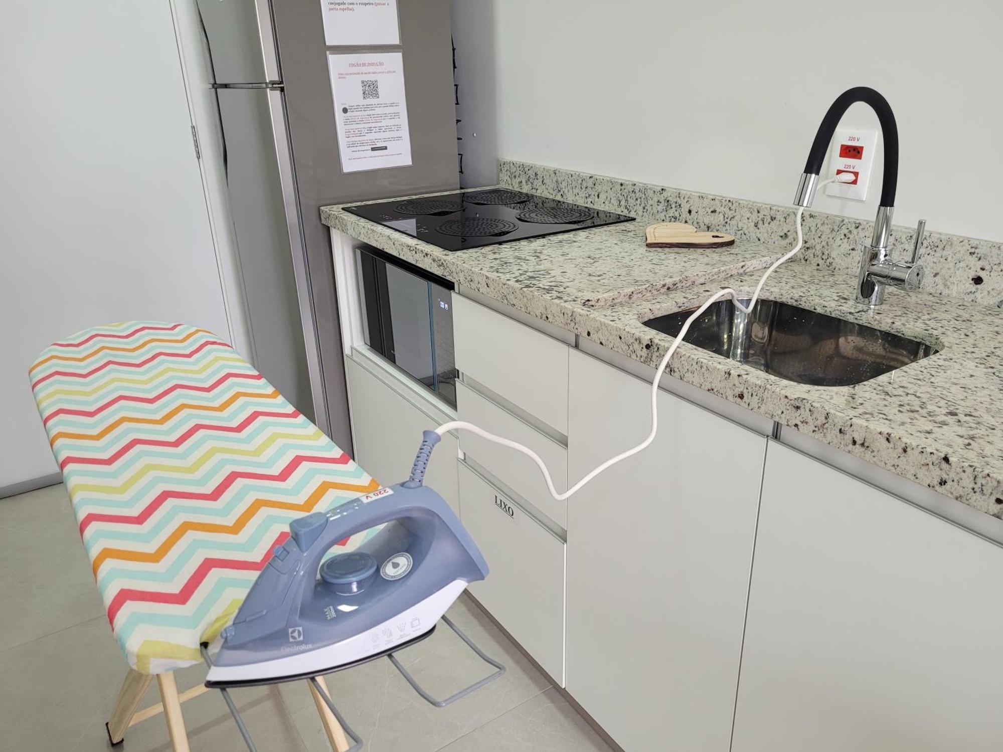Studio Lux Ao Lado Da Puc Com Netflix Porto Alegre Buitenkant foto